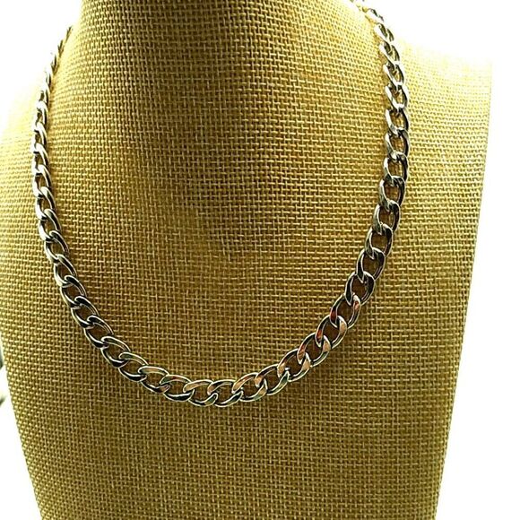 Cuban Link Chain Silver-tone Necklace - Picture 7 of 9
